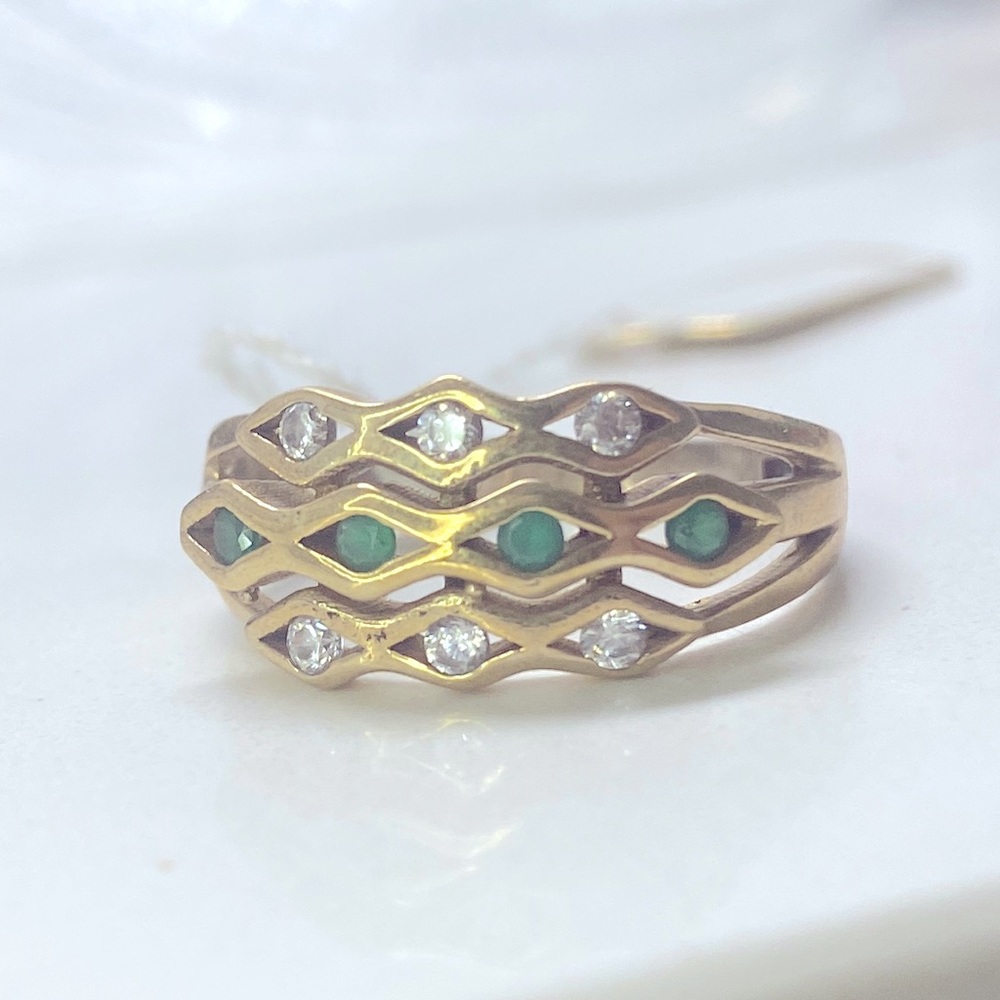Stunning Vintage Sterling Silver  Ring size 9 Green